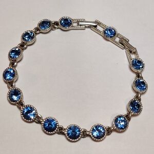 Elegant Vintage Avon Blue Glass Tennis bracelet